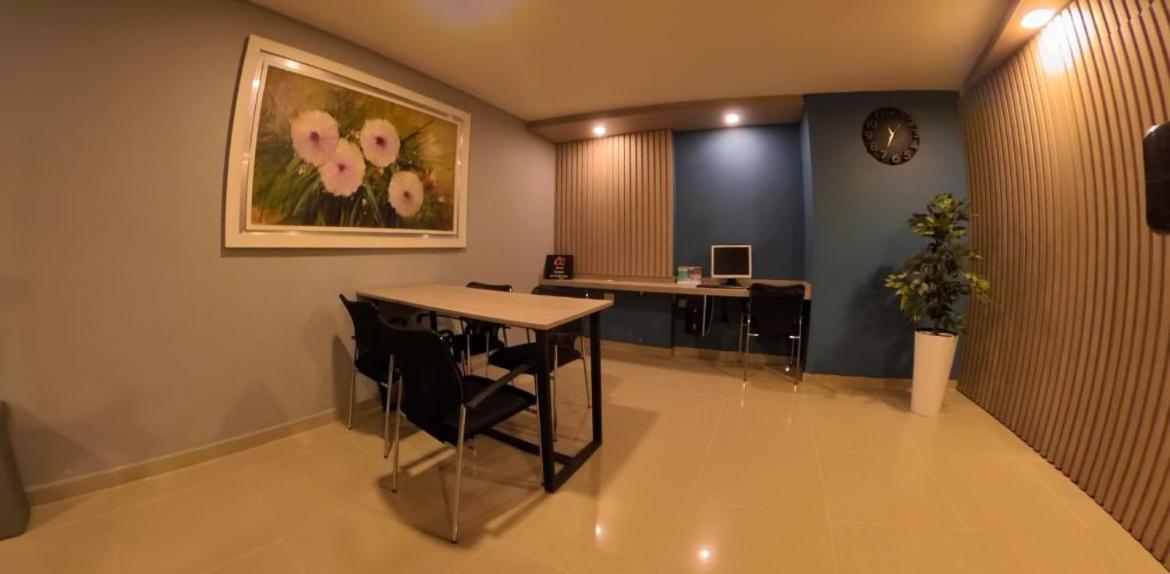 Hotel Quinta De Cabecera Bucaramanga Bagian luar foto